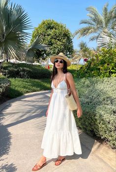 Beach Outfits Women India, Goa Aesthetic Outfits, Bodrum Outfit Ideas, Beach Ootd Ideas