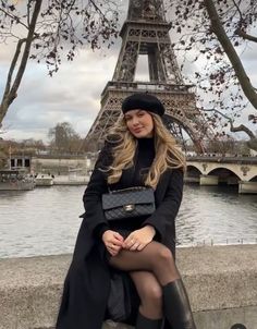 Winter Outfit Paris, Outfits For Paris In March, Paris Outfits March, Outfits Para Paris, Paris In March Outfits, France Outfits Winter, Paris France Outfits, Paris Poses Photo Ideas, Winter Paris Outfits