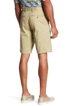 Some cotton blended shorts with a solid colorway offers a casual chic style. Fit: this style fits true to size. Casual Chic Style, Nordstrom Store, Tommy Bahama, Casual Fall, Cargo Shorts, Casual Chic, Nordstrom Rack, Chic Style, Sailing