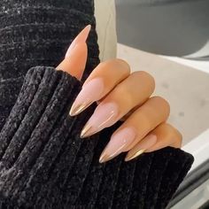 New year, new shape! 💅🏽 I had coffin or square all last year so I wanted to switch it up! This is just a slightly glittery nude acrylic and then gold chrome powder applied to the tips in a drippy shape! #ravenelysenails #Regram via @CJwQPDxl3f- Nail Armor Claws, Talon Claw Rings, Gold Chrome Stiletto Nails, Nail Claws Metal, Claw Nails Designs, Gold Finger Claws, Lover Not A Fighter, Chrome Powder