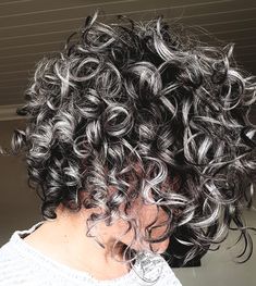 Curly Silver Hair, Bangs Curly Hair, Short Permed Hair, Dark Curly Hair, Highlights Curly Hair, Curly Hair Drawing, Curly Hair Updo