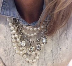 Jewelry For Black Outfit, Fall Jewelry Trends, Layered Pearl Necklace, Fall Jewelry, A Necklace, Fashion Over 50, Schmuck Design, Mode Style, Mode Outfits