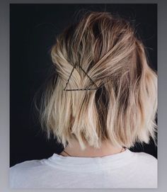 - https://howcandothis.com/hairstyleideas/30-of-our-favourite-messy-bobs-that-received-the-prime-likes-on-instagram/ Short Hair Bobby Pin Styles, Blonde Bob Haircut, Short Blonde Bobs, Dunner Wordend Haar, Messy Bob, Inverted Bob Hairstyles, Travel Hair, Bob Hairstyles For Thick, Wavy Bob Hairstyles