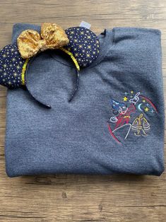 Disney Crew Neck Sweatshirt With Embroidered Logo, Disney Embroidered Crew Neck Tops, Disney Cotton Top With Embroidered Logo, Disney Style Embroidered Cotton Tops, Disney Embroidered Cotton Tops, Disney Embroidered Long Sleeve Tops, Disney Style Embroidered Long Sleeve Tops, Disney Gear, Disney Tshirt