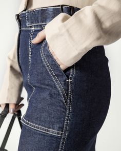 Abrasion-resistant Armalith® material

Tear resistant double stitched seams

Waist and ankle adjustment straps

Many pockets

European manufacturing Adjustable Jeans, Jeans Back Pocket, Denim Repair, Motorcycle Jeans, Rain Cape, Strap Pants, Trend 2024, Denim Pocket, Jeans For Women