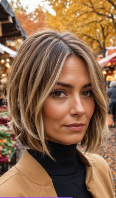 Short Bob Colour Ideas, Fall Blonde Color Ideas, Fall Hair Styles Short, 2024 Trendy Hairstyles, Blond Highlights On Short Hair, Brown And Blonde Highlights Short Hair, Fall Highlights For Brown Hair Short, Fall Hair Short Bob, Short Balayage Bob