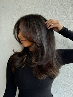 Fall Layered Haircuts, Bouncy Layered Haircut, Low Layers Haircut, Medium Length Haircut Blowout, Layered Hair For Thick Hair, Flicky Blow Dry, Wolf Cut Blowout, Blowout Hair Brown, Butterfly Haircut Thick Hair