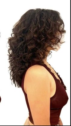 Natural Curly Hair Cuts, Layered Curly Hair, Curly Hair Photos, Medium Curly Hair Styles, Long Wolfcut, Haircuts For Wavy Hair, Haircuts For Curly Hair, Hairdos For Curly Hair