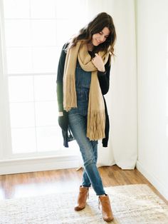 three ways to wear overalls in the fall Overalls In Winter, Winter Casual Outfit, Winter Work Outfits, How To Wear Vans, Casual Outfit Ideas, How To Wear Leggings