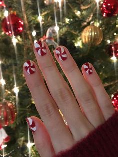 Christmas Nails Short Candy Cane, Toe Nail Designs Christmas, Christmas Candy Cane Nails, Candy Cane Nail Designs, Pretty Fingers, Holiday Nails Winter