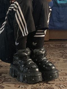 New Rock Shoes Outfit Aesthetic, Newrocks Shoes Outfits, New Rock Boots Outfit, Black Punks