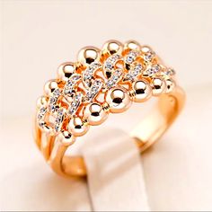 New Never Used Rose Gold Metal Rings For Wedding, Elegant Metal Chain Ring For Promises, Elegant Chain Rings For Parties, Elegant Pink Gold Party Rings, Elegant Metal Chain Ring For Anniversary, Elegant Rose Gold Chain Ring For Wedding, Pink Metal Rings, Elegant Rose Gold Wedding Chain Ring, Rose Gold Chain Ring As Gift