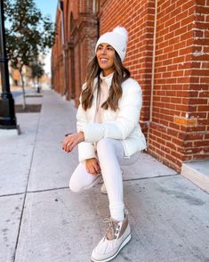 STEPHANIE | CT CREATOR📍 on Instagram: “Winter whites always❄️… outfit details on my LTK 𝑷𝑺… 𝒎𝒚 𝑩𝒂𝒍𝒕𝒊𝒎𝒐𝒓𝒆 𝒕𝒓𝒂𝒗𝒆𝒍 𝒈𝒖𝒊𝒅𝒆 𝒊𝒔 𝒍𝒊𝒗𝒆 𝒐𝒏 𝒕𝒉𝒆 𝒃𝒍𝒐𝒈 𝒊𝒏 𝒄𝒂𝒔𝒆 𝒚𝒐𝒖 𝒎𝒊𝒔𝒔𝒆𝒅 𝒊𝒕! ⇣ WHAT YOU…” Baltimore Travel, Winter Ootd, Winter Whites, Winter White, Outfit Details, Baltimore, White Jeans, Travel Guide