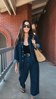 Dark Denim On Denim Outfit, Dark Winter Summer Outfits, Denim Purse Outfit, Denim Button Down Shirt Outfit, Styling Button Down Shirts Women, Jeans Cardigan Outfit, September Outfits Casual, Dark Denim Outfit, Dark Denim Jeans Outfit