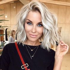 Cute Blonde Bob Hairstyles, Blonde Inspo Hair Short, Southern Living Hairstyles, Cool Blonde Lob, Short Blonde Hairstyles For Thick Hair, Thick Short Blonde Hair, Blonde Lob Hairstyles, Platinum Long Bob, Messy Bob With Curtain Bangs