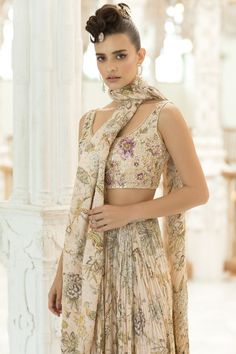 Printed Drape Saree – Sania Maskatiya International Drape Sari, Sania Maskatiya, Drape Sarees, Drape Saree, Pakistani Outfits, Indian Style, White Fabrics, Indian Outfits, Evening Wear