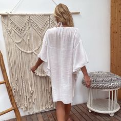 Bleiben Sie luftig und schick mit dem Hollow Out Beach Dress

 Aufruf an alle Meeresliebhaber und Modebegeisterten! Wir stellen Ihnen das Hollow Out Beach Dress vor, eine unverzichtbare Ergänzung Ihrer Sommergarderobe. Egal, ob Sie an Sandstränden entlangschlendern oder einen Cocktail am Meer genießen, mit diesem Kleid fühlen Sie sich cool, bequem und mühelos stilvoll.

 Unsere Strandkleiderkollektion wurde speziell für Meeresliebhaber entwickelt, und dieses ausgehöhlte Strandkleid ist da keine Ausnahme. Mit aufwendigen Details und einem nautischen Thema fängt es die Essenz des Ozeans und all seiner Wunder ein.

 Merkmale des Hollow Out Beach Dress basierend auf dem vorhandenen Produktinhalt



 
Elegantes Design: Das Hollow Out Beach Dress verfügt über ein atemberaubendes Design, das zar Casual Beach Cover-up For Resort Season, Lightweight Summer Beach Cover-up, Spring Beach Cover-up In Breezy Style, Beachy White Beach Dress For Summer, Casual Summer Beach Dress Cover-up, Beach Season V-neck Sundress Cover-up, Lightweight Beach Dress For Spring, Flowy Breezy Beach Season Cover-up, Flowy Beach Season Cover-up