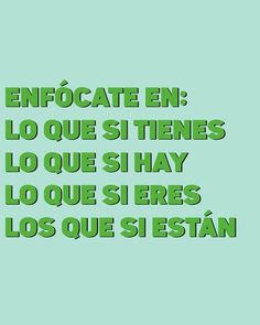 a green background with the words enfocate en lo que sitenies lo que si