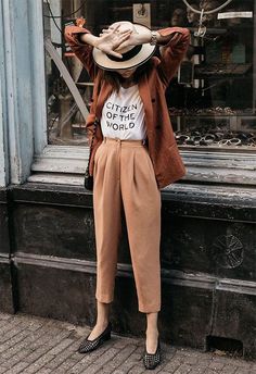 Beatrice Gutu mostra formas pra lá de estilosas! Casual Chique Stijl, Boho Mode, Style Casual Chic, Cv Design, Mode Boho, Outfit Trends, Inspired Outfits, Soft Grunge