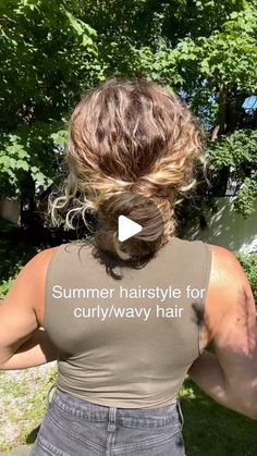 Candace Stuller on Instagram: "Summer low bun updo⁣ ⁣ Love this for weddings as well! You can tuck the extra hair into the ponytail or a small claw clip works for textured hair as well ⁣ ⁣ *repost from last year because it’s still a favorite!⁣ ⁣ #summerhair #easyhairstyle #updotutorial #hairtutorial #hairblogger Updo Hairstyle Curly Hair" Wedding Curly Bun Hairstyles, Updo For Curly Hair Easy, Diy Updo For Curly Hair, How To Do A Ponytail With Curly Hair, Hair Buns For Curly Hair, Elegant Low Bun Curly Hair, Curly Updos For Medium Hair Tutorial, Curly Hair Low Updo, Curly Hair Updo Easy Natural Curls Claw Clip