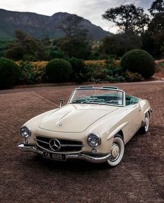 an old mercedes benz roadster is parked in the driveway