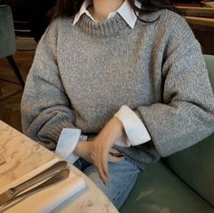 Everyday Fashion Outfits Casual, Button Up Under Sweater, Aesthetic Modest Outfits, Hijab Stile, Ootd School, Student Style, Winter Mode Outfits, Winter Fashion Outfits Casual, Korean Casual Outfits