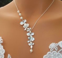 Orchid Necklace - Freshwater Pearl Necklace, Orchid Cascade - So Pretty!! White Flower Bridal Necklace For Wedding, White Floral Bridal Necklace For Wedding, Silver Flower Bridal Necklace For Wedding, Cnc Jewelry, Orchid Necklace, Gold Orchid, Pola Gelang, Silver Pearl Necklace, A Necklace