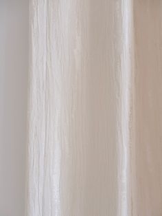 Looking for a curtain that adds shine without being overpowering? The Gildora Jacquard Curtain has a soft shimmer that enhances any space with its wood grain-inspired texture. Available in elegant cream white and grey. Cream White, Wood Grain, Timeless Fashion, Grain, Cream, Grey, Wood