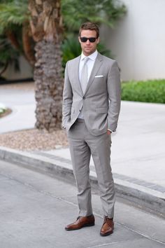 Men Suits Prom, Wedding Suits Men Blue, Wedding Suits Men Grey, Light Gray Wedding, Grey Suit Wedding, Grey Suit Men, A Man In A Suit, Man In A Suit, Light Grey Suits