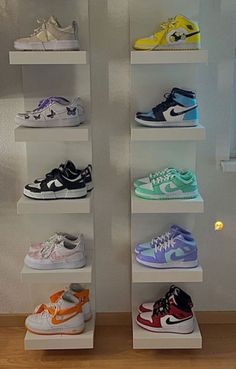 Jordan Shelf Shoes, Shoe Shelf Nike, Nike Shoes Wall, Jordans Shelf, Swag Shoes Nike, Shoes Shelves Ideas, Wall Shelves For Shoes, Shoe Shelves On Wall, Shoes Shelf Ideas