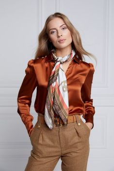 Stay Chic in 2024 with Scarf Outfit Ideas: Fendi, Burberry, Gucci & More Silk Scarf Outfit Classy, Tie A Scarf, Holland Cooper, Silk Scarf Style, Outfit Classy, Elegant Scarves, Scarf Outfit