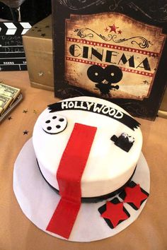 there is a cake that has been decorated to look like the hollywood movie logo on it