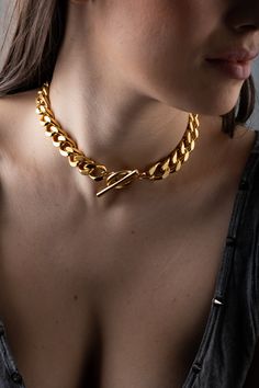 "A gold curb necklace, made of gold plated brass in very high quality, with toggle clasp pendant in the center, The necklace is full of presence and suitable for those who love street fashion And the rock style. SIZE Length : 15\" inches (38 cm) up to 19.8 inch (50cm) toggle size: 1.18\" (3cm) thick chain : 0.20\" (5mm) The width gold chain in the photo is 0.51\" (1.3cm) The chain is suitable for both woman and man you can see more choker in this link: https://etsy.me/2FvVZzt The shipment is in Gold Toggle Necklace With Chunky Chain, Gold-tone Toggle Necklace With Chunky Chain Link, Gold-tone Chunky Chain Toggle Necklace, Brass Chunky Chain Link Necklace, Gold Metal Chain Necklace With Toggle Clasp, Gold Plated Chunky Link Toggle Necklace, Gold-plated Toggle Necklace With Chunky Links, Rocker Jewelry, Toggle Clasp Necklace