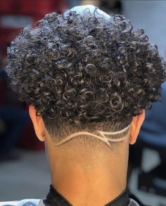 Back Taper Design Haircut, Curly Hair Designs, Taper Fade Short Hair, Fade Haircut Designs, Fade Haircut Curly Hair, Taper Fade Curly Hair, Haircut Selfie, Photo Hijab, Curly Hair Fade