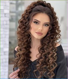 Try this hairstyle if you have long, curly hair. The seamless transition from the darker roots to the lighter ends will add more dimension to your strands and make everything even more glamorous. Simple Prom Hair, Hair Mistakes, Hair Up Or Down, Hairstyle Look, Hair Images, Low Ponytail, Formal Hairstyles, Curly Hairstyles, Elegant Hairstyles