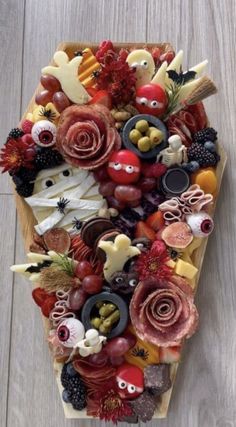 Do you love Halloween treats?! We're sharing 51 Halloween snack ideas in the form of snack boards and charcuterie trays you are going to be so inspired by! These are actually really simple to make and are so impressive! Spooky Season Charcuterie, Halloween Treat Platter, Halloween Party Food Boards, Halloween Chacutery Board Ideas Kids, Spooky Cheese Board, Halloween Cheese Platter, Halloween Graze Board, Halloween Queso, Halloween Veggie Tray Ideas