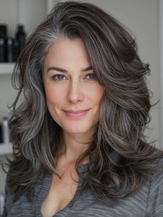 42 Fresh and Elegant Brunette Hair Color Ideas for Women Over 50 Enhancing Gray Hair, Gorgeous Gray Hair, Grey Hair Inspiration, Hair Color Options, Beautiful Gray Hair, Hair White, Silver Grey Hair, Natural Gray Hair, Gray Hair Highlights