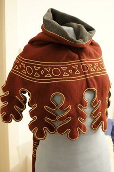 Dagging: A series of decorative scallops or foliations along the edge of a garment or cloth. Medieval Costume, Medieval Clothing, Medieval Dress, Fantasy Costumes, Oak Leaf, Historical Costume, 14th Century, Fantasy Clothing, Fantasy Fashion