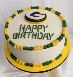 Finally achieved smooth sides with my frosting! A few tricks such as smoothing the icing in a bowl before putting on the cake and using flexible scrapers did the trick! Green Bay Packers Birthday Cake, Greenbay Cake, Greenbay Packers Cake, Green Bay Cake, Packers Birthday, Green Bay Packers Birthday, Green Bay Packers Cake, Green Bay Packers Party, Packers Cake