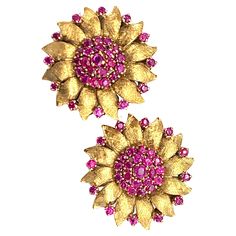 These elegant clip on earrings in the shape of flowers in full bloom were handcrafted made in the 1960's from 18 carat gold. The gold petals have a silky matted surface. The earrings are marked 18 k, Italy, and show the ligated makers's initials G/K or R. Jeweled Earrings, G K, Floral Fashion, Flower Tops, In Full Bloom, Stylish Jewelry, High Jewelry, Cute Jewelry, Clip On