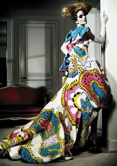 Dior by John Galliano Colorful Couture, Hollywood Starlet, Mod Design, Dior Style, Extreme Fashion, Vogue Editorial, Dior Collection, Alfred Stieglitz