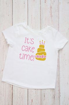 This birthday smash cake shirt is perfect for a 1st, 2nd, 3rd, 4th, or 5th birthday for your little girl. Great for those pink and gold glitter themed parties.  Also available in Onesies® sizes newborn-24 months at https://www.etsy.com/listing/1042478424/its-cake-time-1st-birthday-onesies-pink?click_key=6ebc6ebc04b506dbc4a695188dbd0c1af0b522ea%3A1042478424&click_sum=07d693ee&ref=shop_home_active_4&frs=1 We offer sizes 2T, 3T, 4T, and 5T for all shirt designs.  If you are looking for a baby Onesi Photoshoot Glitter, 2nd Birthday Tshirt, Cake Smash Outfit Girl, 1st Birthday Photoshoot, 1st Birthday Shirts, Glitter Birthday, Cake Smash Outfit, Shirt Girl, First Birthday Outfits