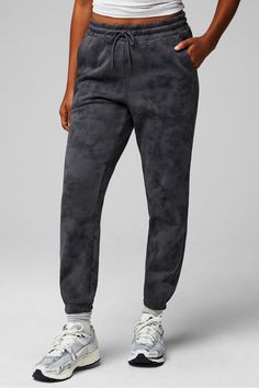 Cozy Fleece Go-To Sweatpant Fabletics Onyx Smudge female Activewear >> Womens >> Bottoms >> Pants & Joggers >> Joggers Fleece regular Everyday/Lounge Heather Storm, Female Activewear, Big Mood, Fleece Sweatpants, Movie Nights, Fleece Joggers, Tracksuit Bottoms, Heather Black, Cotton Tops