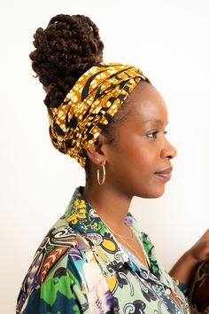 Be unapologetic in our printed head wrap. It’s made from 100% African wax print cotton which makes it lightweight, making it is easy to wrap and great to wear all year round. Our printed head wraps are great for all hair types from afros, short hair, locs, braids, and every other style you can think of. Unlike our jersey head wraps, our printed head wraps has no stretch but will soften after washing. Dimensions: 35cm x 175cm All cotton. Handmade with love.