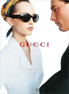 Gucci campaign S/S 1995 Photographer: Mario Testino 1990s Fashion Trends, Gucci Ad, Gucci Campaign, Tom Ford Gucci, Logos Retro, Gucci Spring, Campaign Fashion, Mario Testino, 1990s Fashion