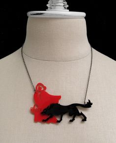 PLASTICAAAAA Scarlet Benoit, Red Riding Hood Wolf, Red Riding Hood Art, Laser Cut Necklace, Wolf Colors, Necklace Fairy, Necklace C, Laser Ideas, Red Wolf