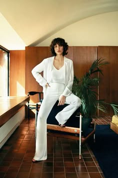 優雅復古 Boho 風情：Mango 2015秋冬 Lookbook Steffy Argelich, White Flare Pants, Cami Outfit, Fashion Gone Rouge, Boho Trends, White Flares, Seventies Fashion, Celebrity Trends, 70s Inspired