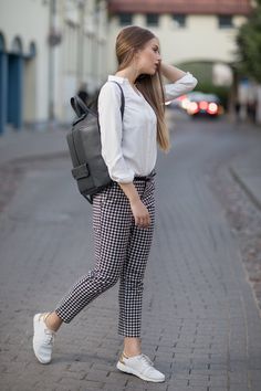 Dark grey leather women laptop backpack; by Baggagehouse on Etsy Womens Rucksack, Laptop Backpack Women, Everyday Backpack, Elegant Bags, Essential Bag, Grey Leather, Laptop Bag, Dark Grey, Leather Fashion