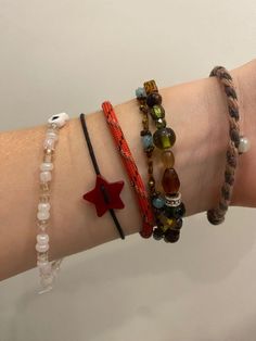 Handmade Bracelet Aesthetic, How To Layer Bracelets, Bracelet Stack Aesthetic, Aesthetic Beaded Bracelets, Aesthetic Bead Bracelet, Aesthetic Bracelet Ideas, Pulseras Aesthetic, Bracelets Aesthetic, Jewelry Accessories Ideas