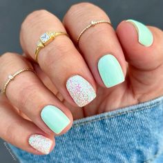 Beach Dipped Nails, Shellac Nail Designs Summer, Bright Dipped Nails Ideas, Dip Nail Trends 2024, June Manicure Ideas, Bahama Nails Beach, Beach Sns Nails, Summer Dip Manicure, Manicure Ideas Summer 2024